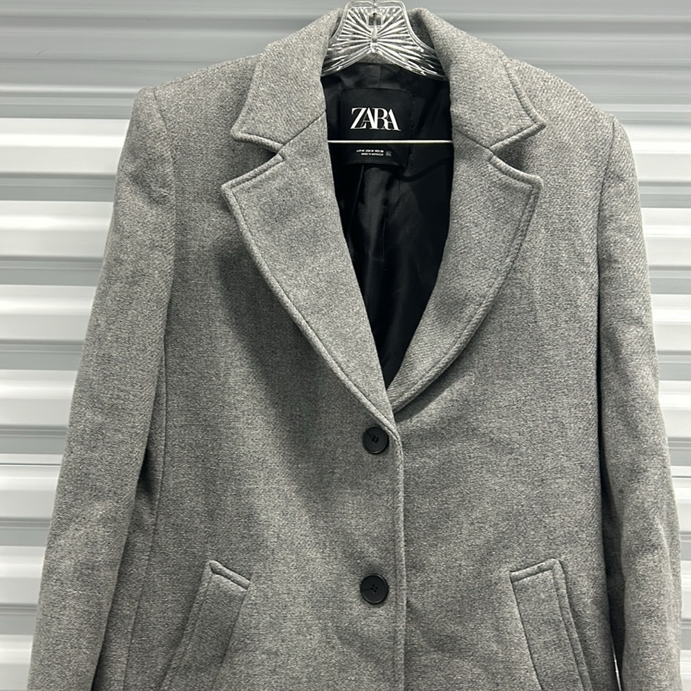 ZARA-LT GREY WOOL BLEND COAT W/2 SIDE SLANT POCKETS & 2 BLACK BUTTONS IN FRONT - Picture 2 of 14